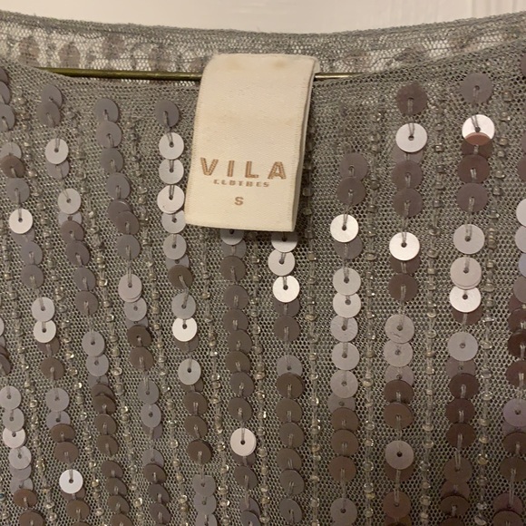 Vila Denmark - silver/gray sequin top - Picture 4 of 16